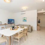 아파트 Apartment