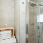 아파트 Apartment *